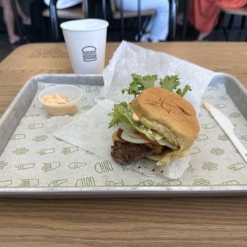 Shake Shack Mountain View - Fast Food Near Me - Mountain View, California