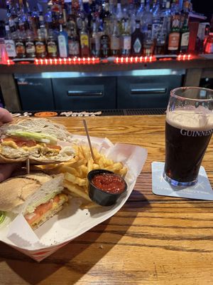 Ringside Pub by null