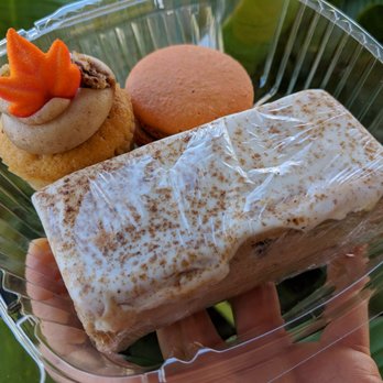 Cake Works - Pumpkin cupcake, macaron, and cheesecake bar - Bakeries Near Me - Honolulu, Hawaii Cake Works - Pumpkin cupcake, macaron, and cheesecake bar - Bakeries Near Me - Honolulu, Hawaii