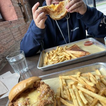 Tout Suite - Grilled cheese and chicken sandwich - Cafes Near Me - Houston, Texas