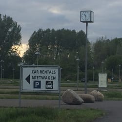 Mönchengladbach Airport MGL - Selbst die Uhr hat den Dienst aufgegeben