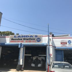 Landa's Service Station