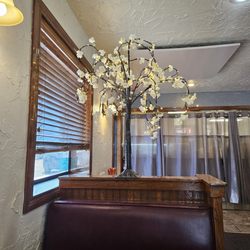 Mei's Foodie Hub - Interior decor