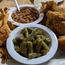 The Fishin Pig - Catfish dinner