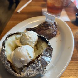 Cattleman's Roadhouse - Steak and potato with Sweetened Ice Tea