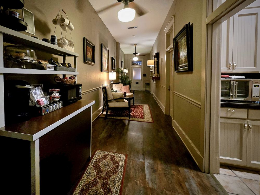 The Loft On the Square Guest Suites