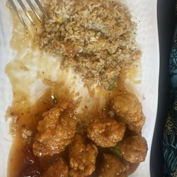 General chicken! Also came with an eggroll! General chicken! Also came with an eggroll!