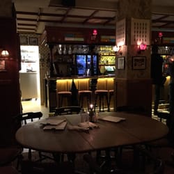 The Churchill Arms - Baren från båset närmst Winston room.