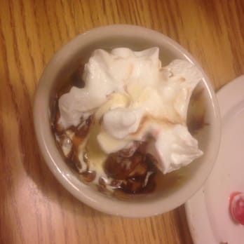 Country Kitchen - Mini turtle sundae - American Near Me - Hannibal, Missouri