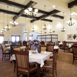 White Cliffs Senior Living by Watermark - Dining Room