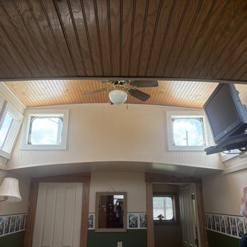 The Caboose Motel - High ceilings - Hotels Near Me - Titusville, Pennsylvania