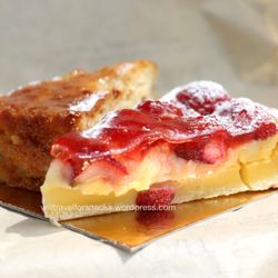 Cafe Liege - Erdbeerkuchen (strawberry cake) (6,80 EUR for 2 slices of cake)