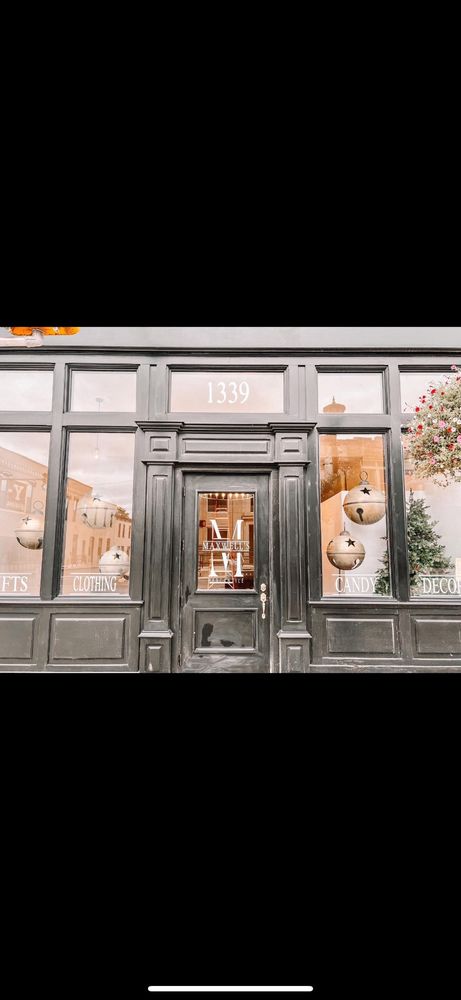 Maxwell’s Mercantile Logo