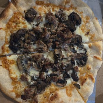 Caffe Rustica - Bianco Funghi Misti Salsicca - Italian Near Me - Lake Placid, New York