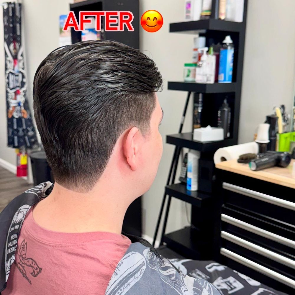 Elia Barbershop Logo