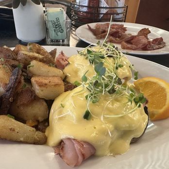 Cornerstone Cafe - Beautiful eggs Benedict - Breakfast & Brunch Near Me - Dunsmuir, California