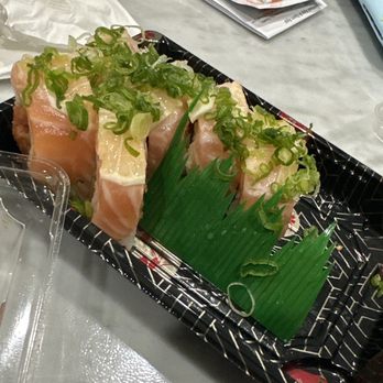 SushiStop Pasadena - (a003) Lemon Salmon Roll - Sushi Bars Near Me - Pasadena, California SushiStop Pasadena - (a003) Lemon Salmon Roll - Sushi Bars Near Me - Pasadena, California