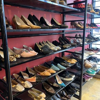 Reddz Trading - Used, Vintage & Consignment Near Me - Bethesda, Maryland