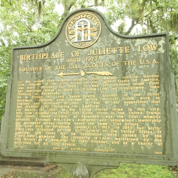 Juliette Gordon Low Birthplace - Sign across the street JUN2012 - Museums Near Me - Savannah, Georgia Juliette Gordon Low Birthplace - Sign across the street JUN2012 - Museums Near Me - Savannah, Georgia