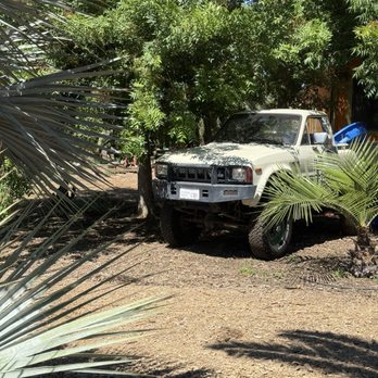 Rancho Zaragoza - Gorgeous old Toyota pickup. Nice area to walk around. - Farmers Market Near Me - Brentwood, California