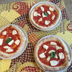 Pizzeria Italia - Pizza Margherita DOC Vera napoletana