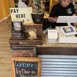 El Chavis Taquizas - No sign for additional service charge