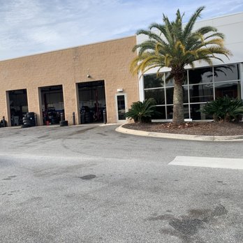 O C Welch Ford Lincoln - 4 of 5 empty bays, yet cars waiting over a hour to be serviced.. - Auto Repair Near Me - Hardeeville, South Carolina O C Welch Ford Lincoln - 4 of 5 empty bays, yet cars waiting over a hour to be serviced.. - Auto Repair Near Me - Hardeeville, South Carolina