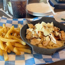 Chicken Alfredo, fries Chicken Alfredo, fries