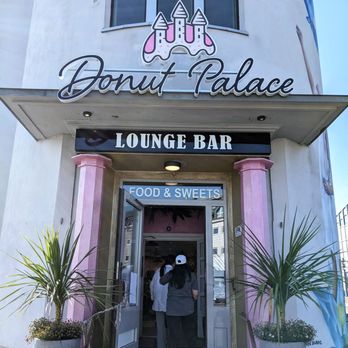 Donut Palace Lounge Bar - 09/02/23 - Donuts Near Me - Kristiansand