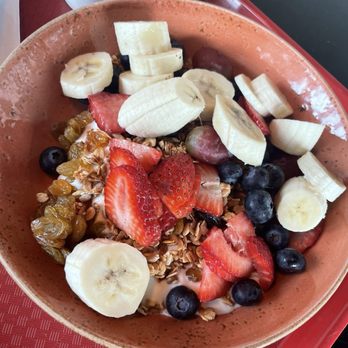 Golden Gate Bistro - parfait bowl - Breakfast & Brunch Near Me - Richmond, California