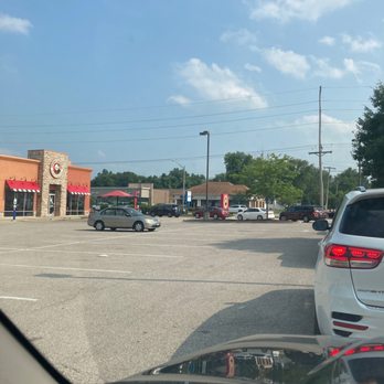Panda Express - Haven't moved in ten minutes. They are taking 7-10 minutes per car to fill an order. - Chinese Near Me - O'Fallon, Illinois Panda Express - Haven't moved in ten minutes. They are taking 7-10 minutes per car to fill an order. - Chinese Near Me - O'Fallon, Illinois