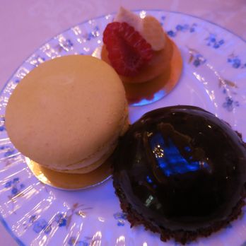 The Ritz Restaurant - gluten free sweets - British Near Me - London, XGL The Ritz Restaurant - gluten free sweets - British Near Me - London, XGL