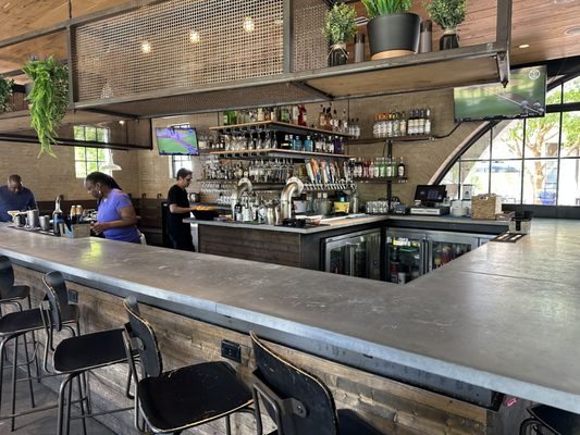 Howell's Kitchen and Bar by null