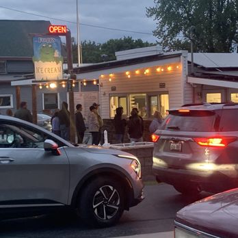 Froggs Ice Cream - Very popular place on a Saturday night - Ice Cream & Frozen Yogurt Near Me - Sherwood, Wisconsin Froggs Ice Cream - Very popular place on a Saturday night - Ice Cream & Frozen Yogurt Near Me - Sherwood, Wisconsin