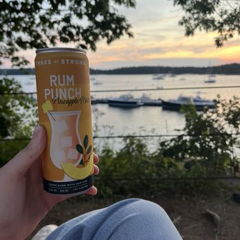 Abel's Lobster - Drink from bar and view - Seafood Near Me - Mount Desert, Maine