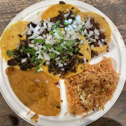 4 Tacos Plate with asada and chorizo 4 Tacos Plate with asada and chorizo