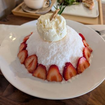 K Cafe Dabang - Strawberry bingsu - Coffee & Tea Near Me - Lynnwood, Washington