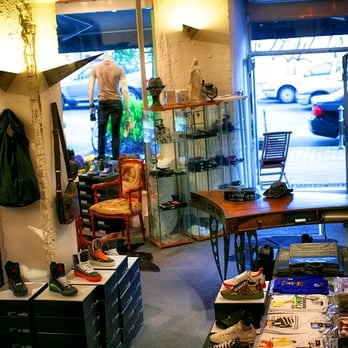 Statione Boutique - Das Ladengeschäft von innen - Jewelry Near Me - Frankfurt, HE Statione Boutique - Das Ladengeschäft von innen - Jewelry Near Me - Frankfurt, HE