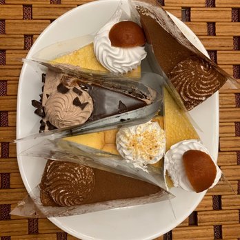 Farine Baking - The Cakes- plain cheesecake wasn't good, the rest were great - Burgers Near Me - Glen Oaks, New York