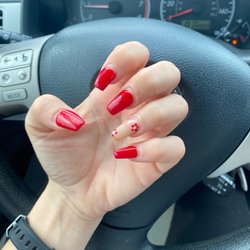 Nail E - Nails 1 week after appointment
