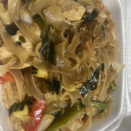 Drunken noodles with chicken Drunken noodles with chicken