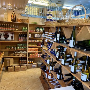 Oliver - Inside the shop - Beer, Wine & Spirits Near Me - Honolulu, Hawaii