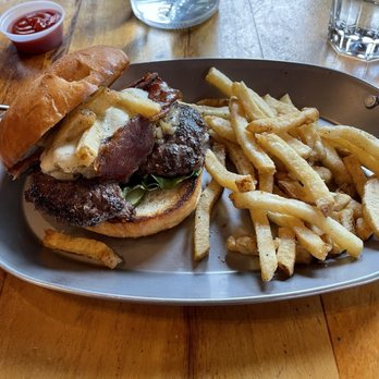 Murphy's Mountain Grill - Elk burger - American Near Me - Evergreen, Colorado Murphy's Mountain Grill - Elk burger - American Near Me - Evergreen, Colorado