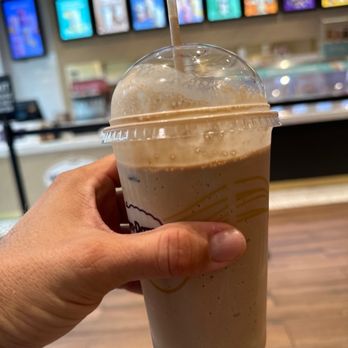 Häagen-Dazs - a hand holding a cup of iced coffee - Ice Cream & Frozen Yogurt Near Me - Fairfax, Virginia Häagen-Dazs - a hand holding a cup of iced coffee - Ice Cream & Frozen Yogurt Near Me - Fairfax, Virginia