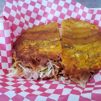 El Arepaso Venezuelan Cafe - Plantain sandwich with chicken - Venezuelan Near Me - Tulsa, Oklahoma El Arepaso Venezuelan Cafe - Plantain sandwich with chicken - Venezuelan Near Me - Tulsa, Oklahoma