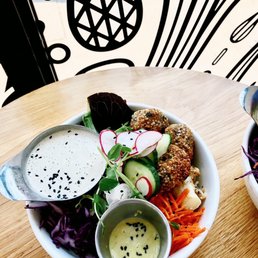 K&K Paleo Bowl with roasted cauliflower (5/5) K&K Paleo Bowl with roasted cauliflower (5/5)