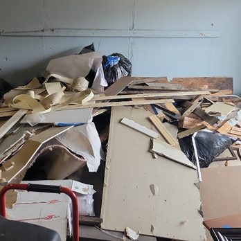 Easy Junk Removal - Mixed trash (before) - Junk Removal & Hauling Near Me Easy Junk Removal - Mixed trash (before) - Junk Removal & Hauling Near Me