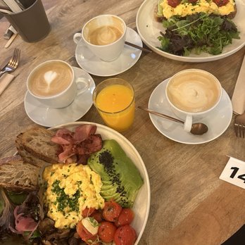 Say Cheesecake - Classic Breakfast and Avocado Toast with Tomatoes and Eggs - Desserts Near Me - Porto, 13 Say Cheesecake - Classic Breakfast and Avocado Toast with Tomatoes and Eggs - Desserts Near Me - Porto, 13