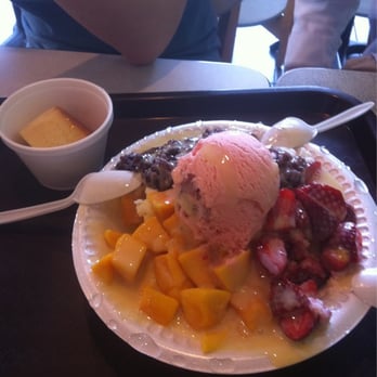 Juicy Box - Shaved ice with mango, strawberries, red bean, and flan on the side - Taiwanese Near Me - Houston, Texas Juicy Box - Shaved ice with mango, strawberries, red bean, and flan on the side - Taiwanese Near Me - Houston, Texas