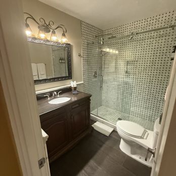 La Maison Hotel - Bathroom - Hotels Near Me - Palm Springs, California